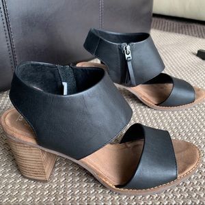 TOMS Majorca black leather sandal
